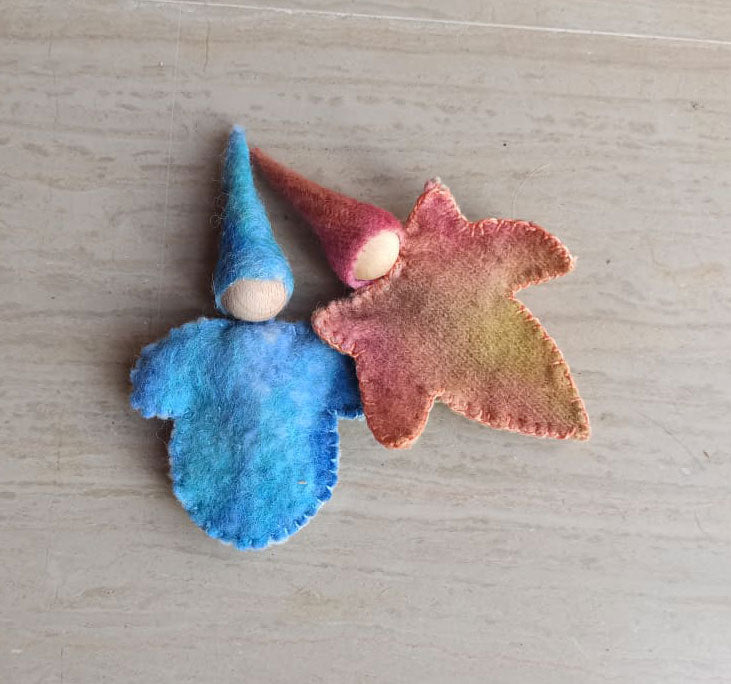 Waldorf Steiner ha ispirato lo gnomo arcobaleno in tessuto di lana infeltrita