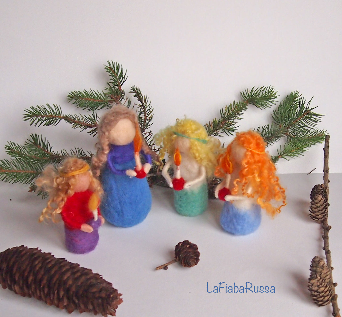 Avvento Spiral Walk Needle Felted Doll Girl Waldorf Giardino ago feltro arte Tavolo natura, tavolo stagione, MADE TO ORDER