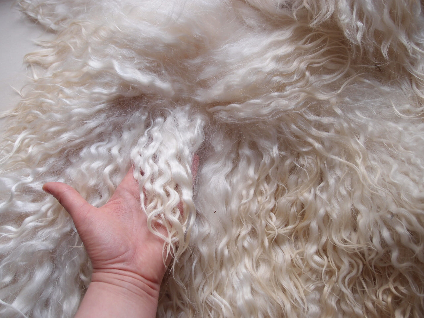 Angora mohair Pelle di agnello bambola 13-17 cm Capelli crema ciocche bianche.