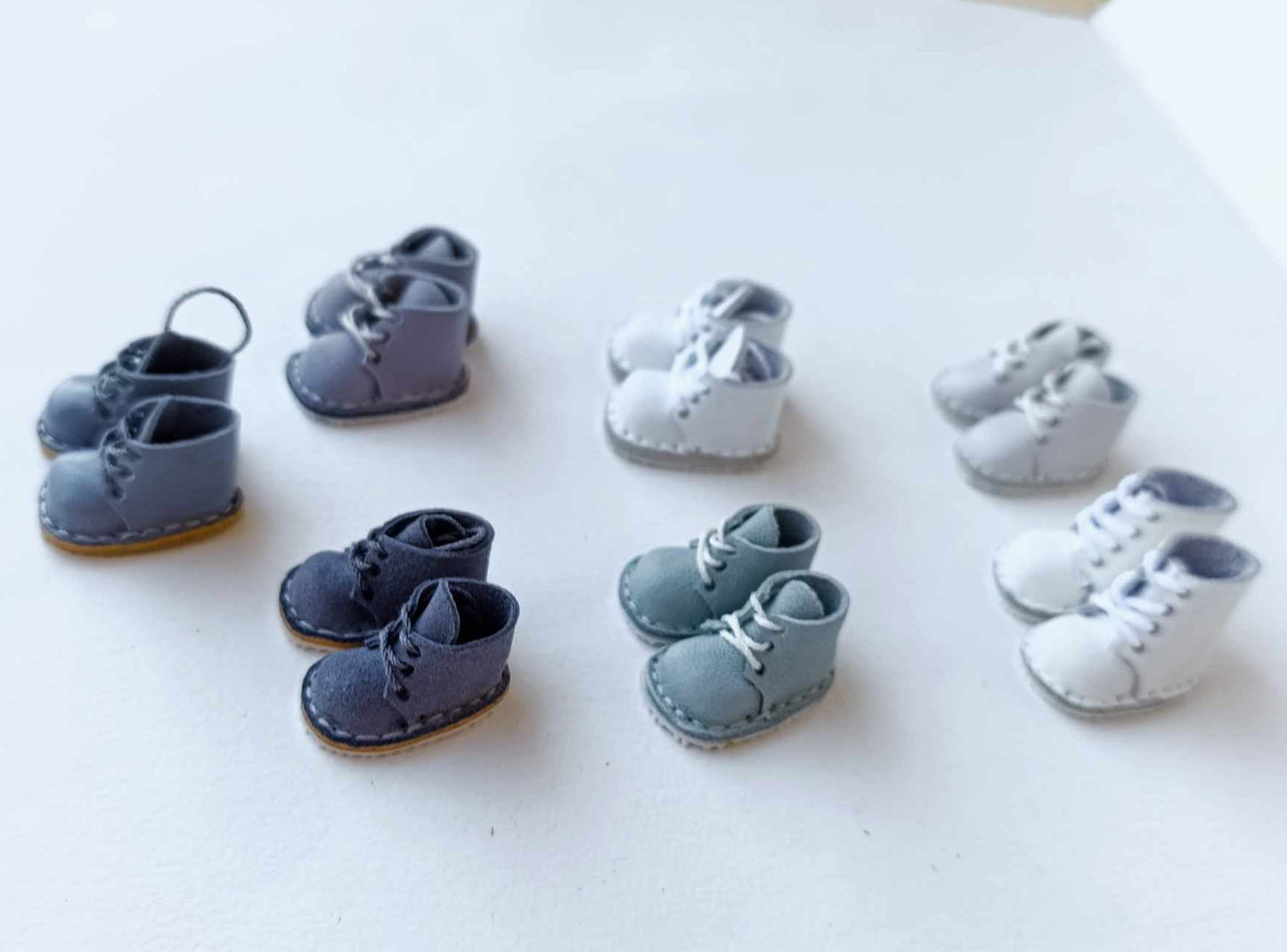 Blythe Doll shoes gray shades.