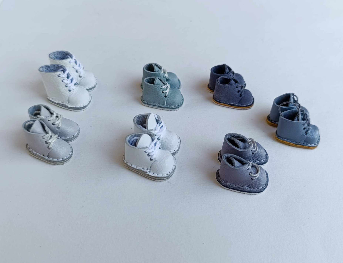 Blythe Doll shoes gray shades.