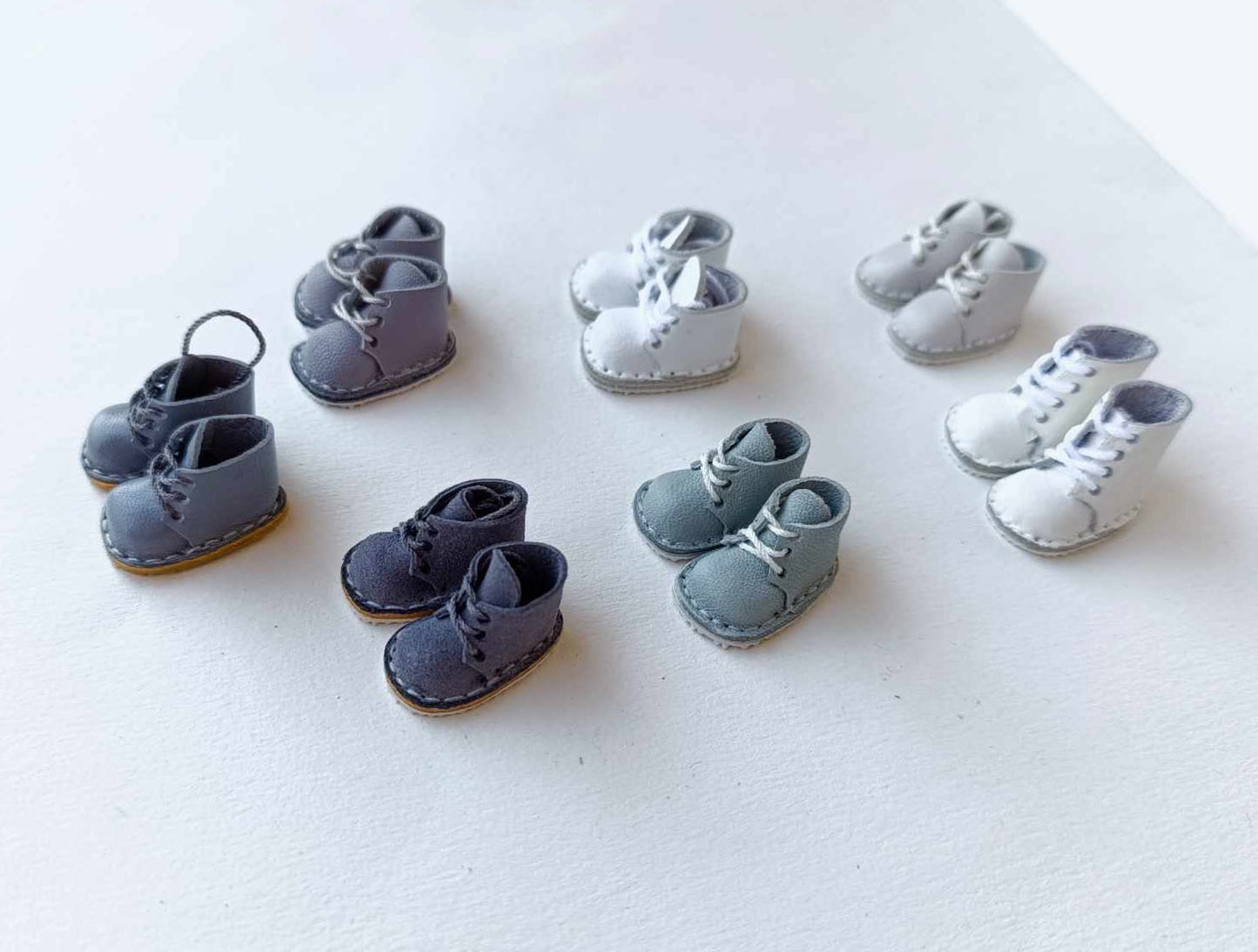 Blythe Doll shoes gray shades.