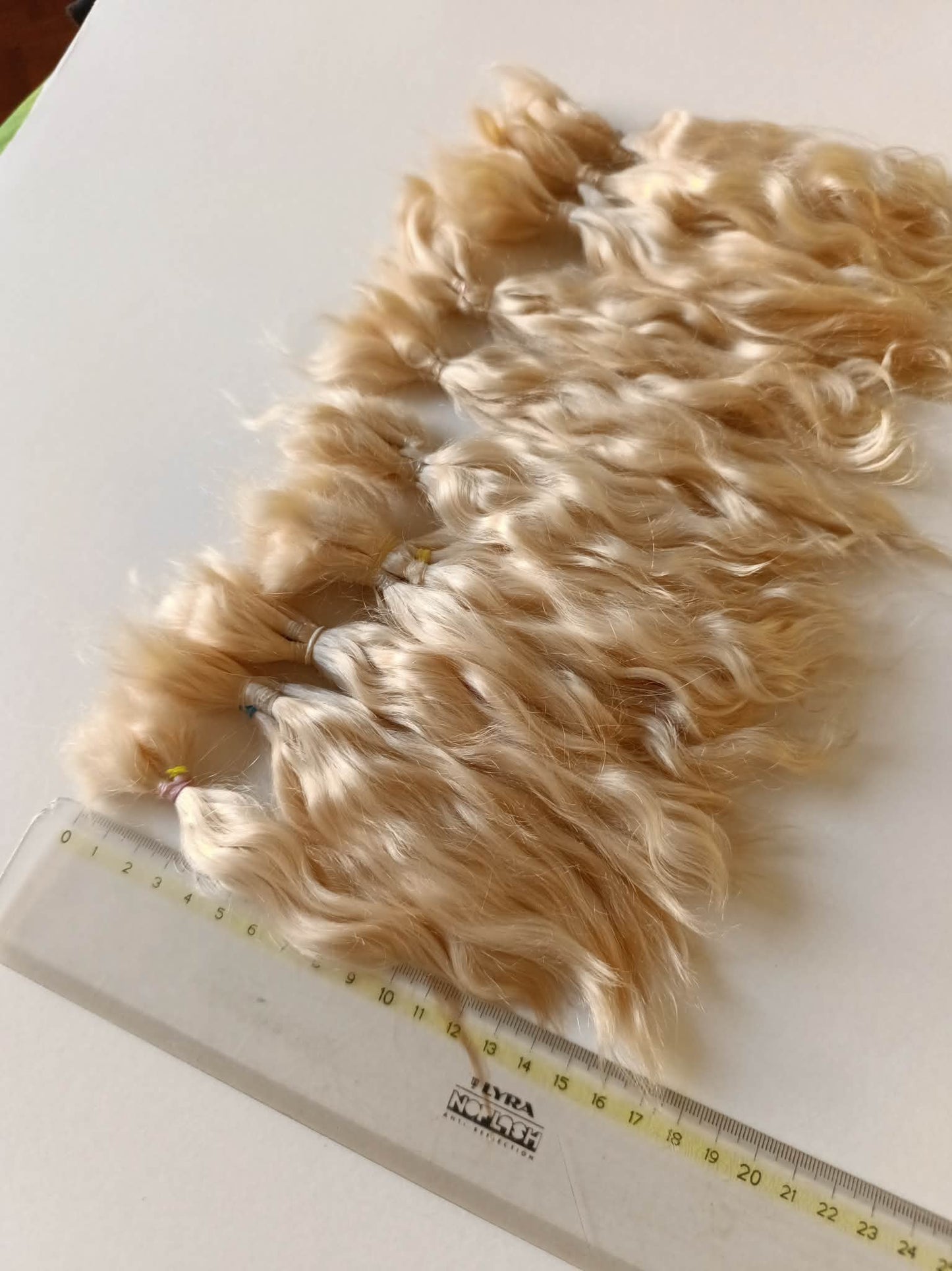 Mohair Combed locks baby blonde N040 for reroot