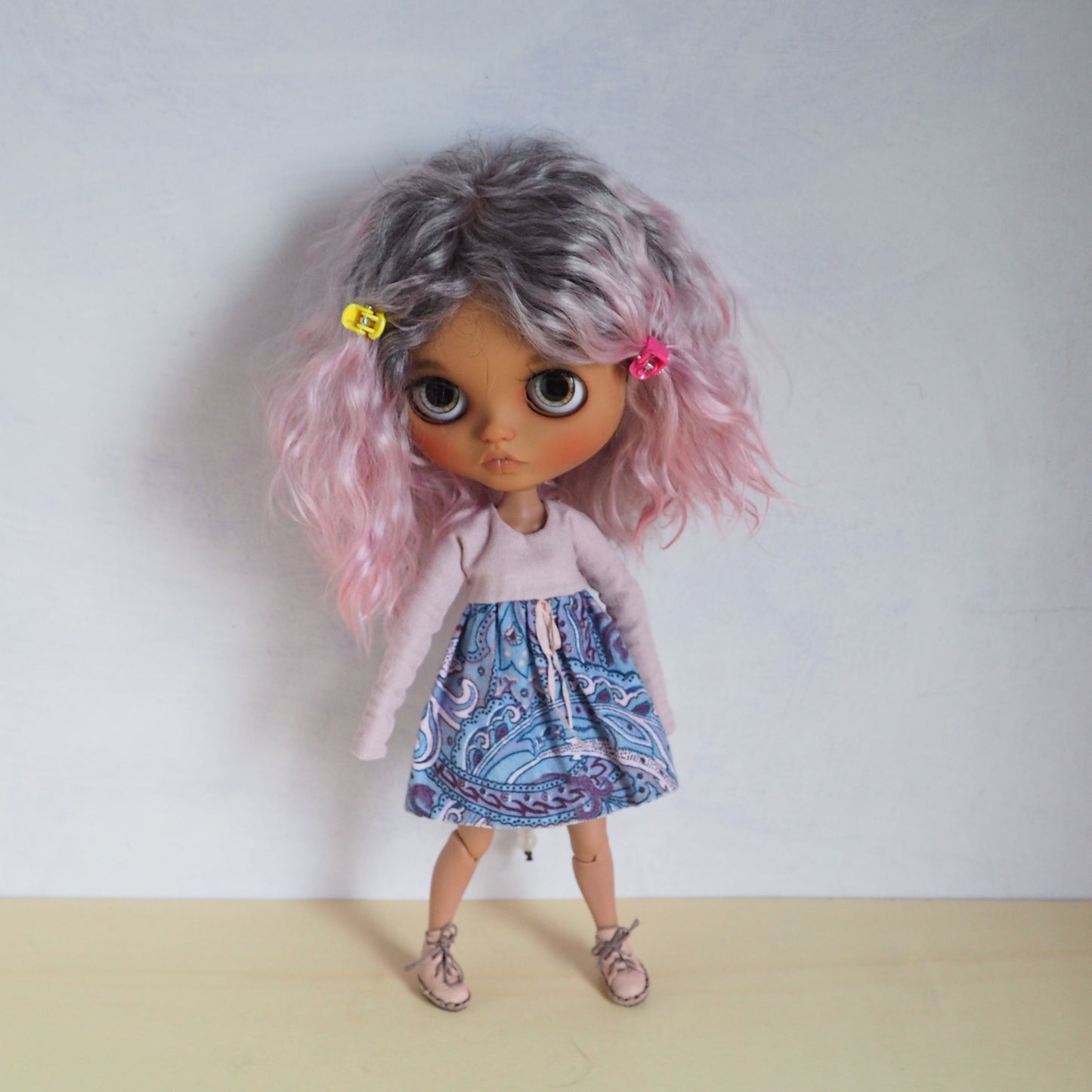 Qbaby Blythe pullip pink gray doll Angora Mohair Natural curly bjd wig