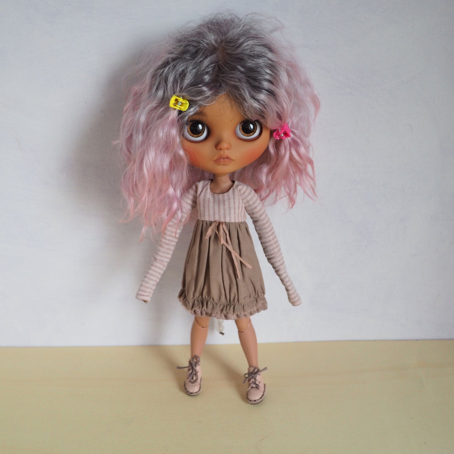 Qbaby Blythe pullip pink gray doll Angora Mohair Natural curly bjd wig