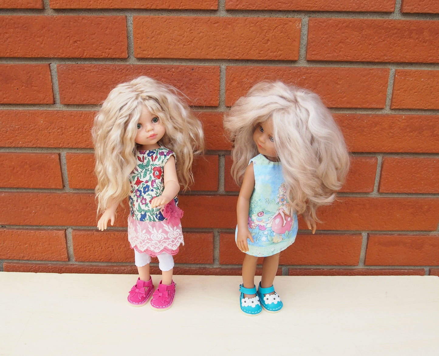 Perruque de poupée Paola Reina en cheveux blonds Angora Mohair.