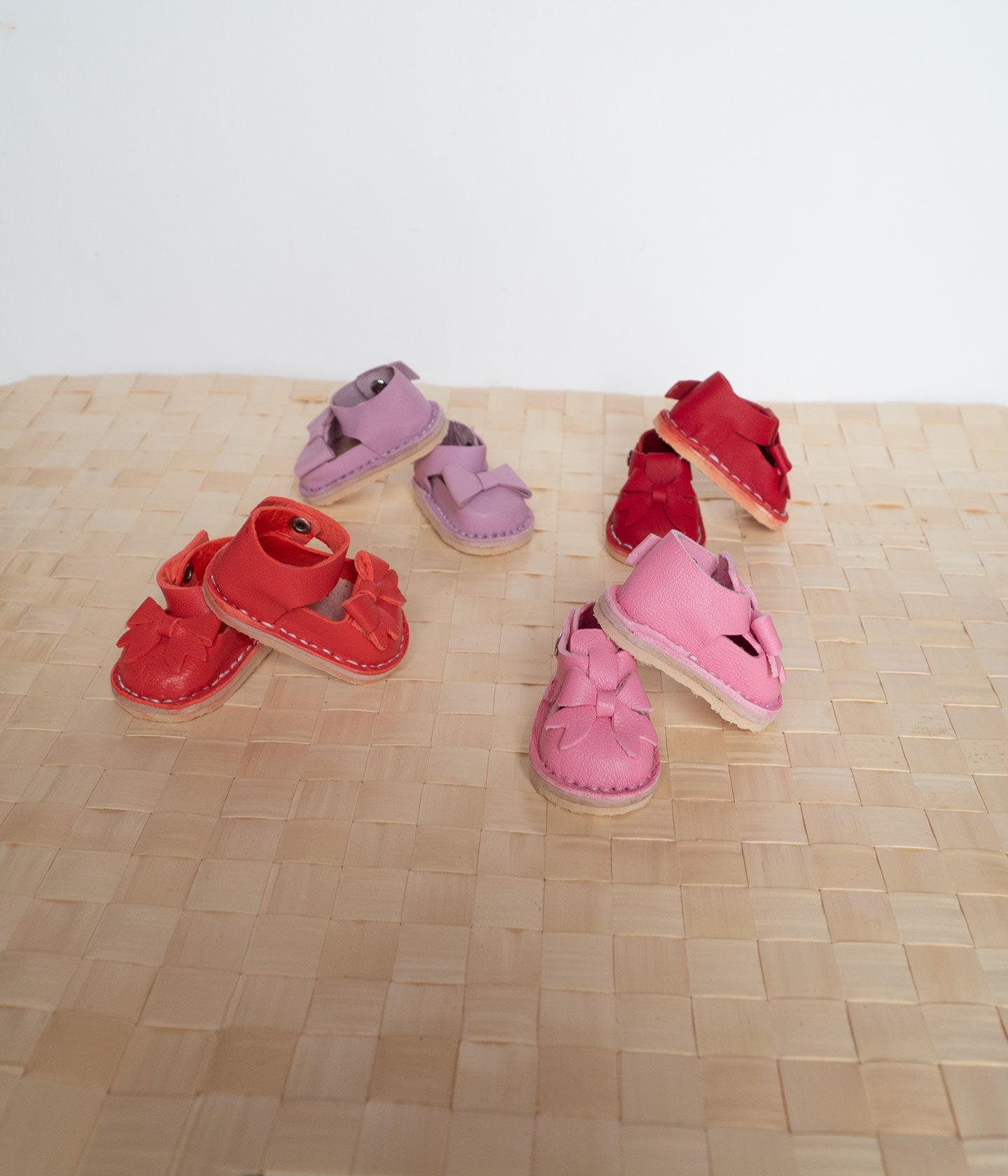 Doll shoes with a bow for Paola Reina