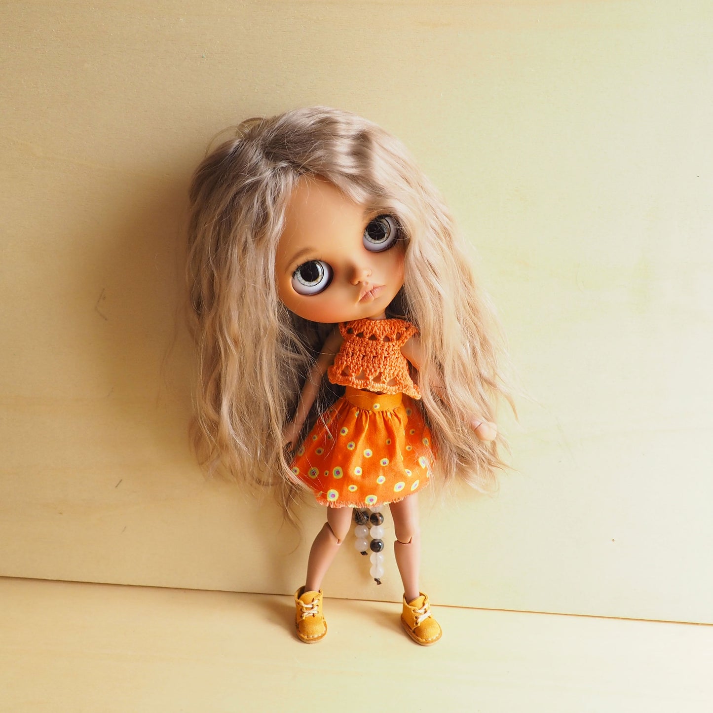 Orange 3 pz clothes for blythe Doll : shoes and knitted crochet T-shirt, skirt