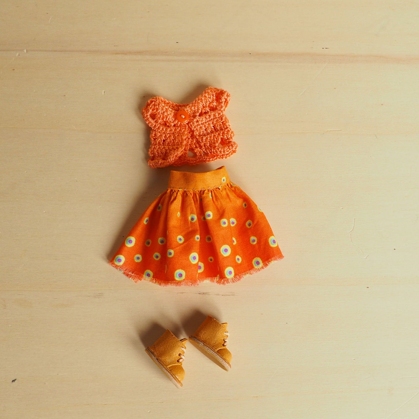 Orange 3 pz clothes for blythe Doll : shoes and knitted crochet T-shirt, skirt