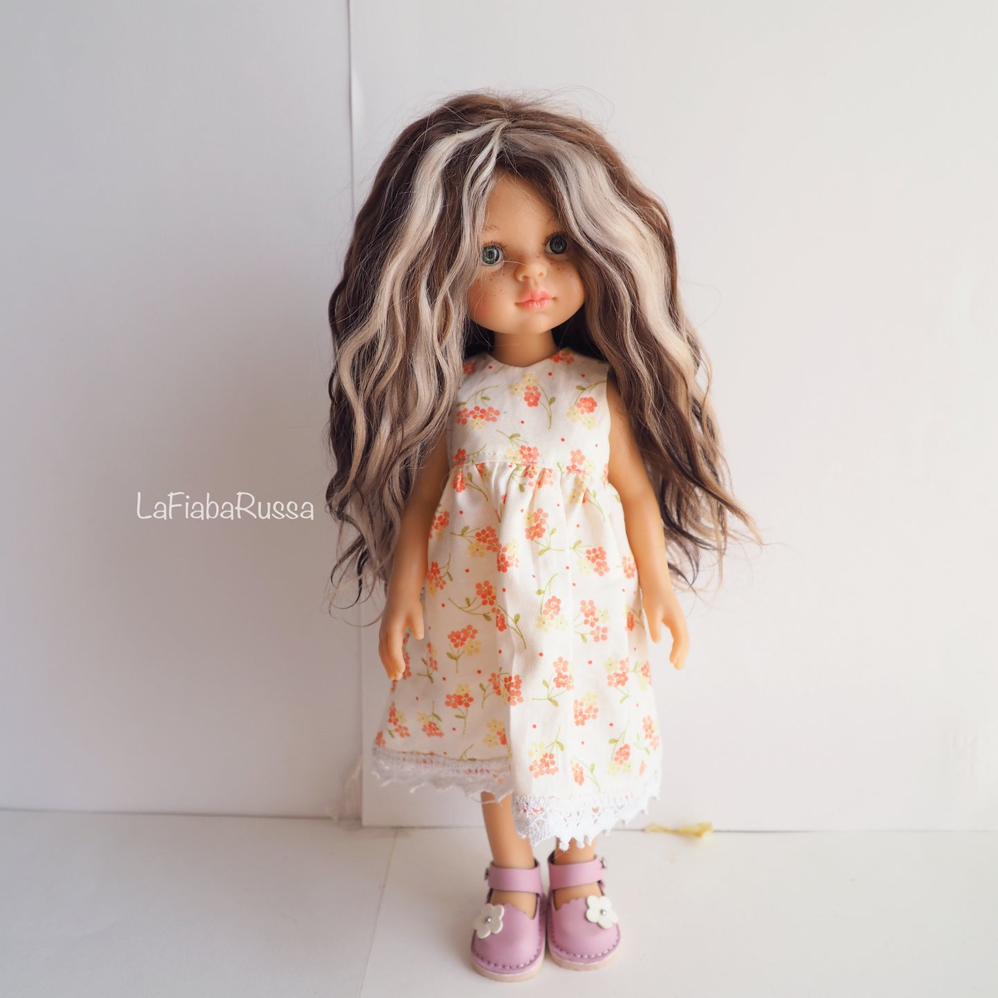 Parrucca da bambola Paola Reina in Angora Mohair multi colore biondo scuro e biondo.